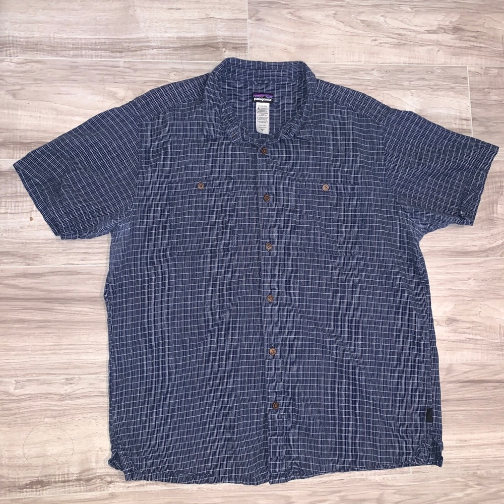 Patagonia Mens XL short sleeve button up shirt color blue plaid pattern